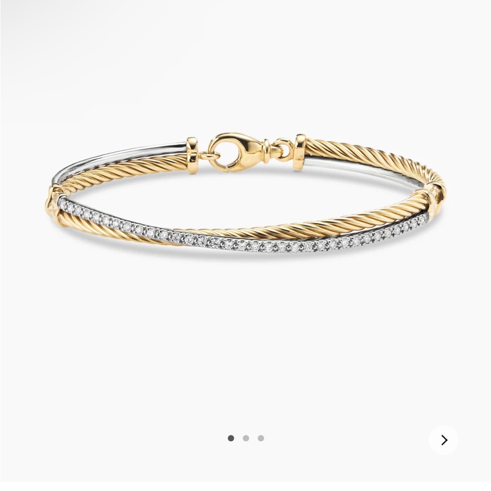 David Yurman - Link Crossover Link Bracelet
18K Yellow Gold with Diamonds, 3mm